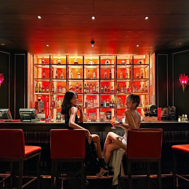 RIB ROOM & BAR Steakhouse ชั้น 31  โรงแรม The La