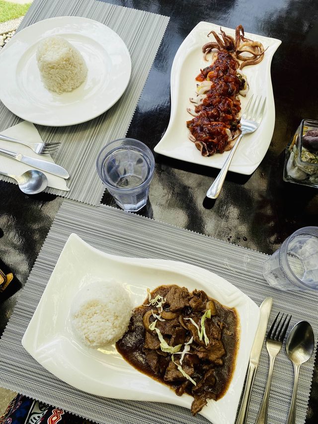 Lunch by the pool | Boracay 🇵🇭
