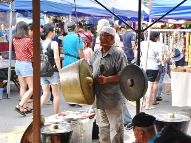 코타키나발루 가야스트리트에서는 일요일마다 선데이마켓 Sunday Market 이 열린다.