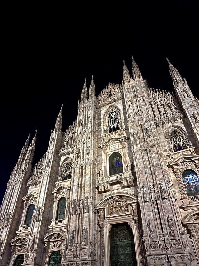 밤에봐야 더 예쁜 이탈리아 밀라노 대성당🇮🇹