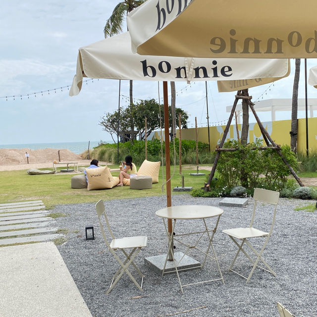 bOnnie on the beach 