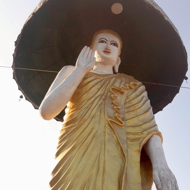 เจดีย์ ShweSanTaw เมืองเย่ เมี่ยนม่า  