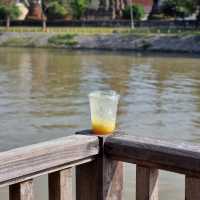 ศยามะ อยุธยา • คาเฟ่บ้านทรงไทย ติดริมแม่น้ำ  