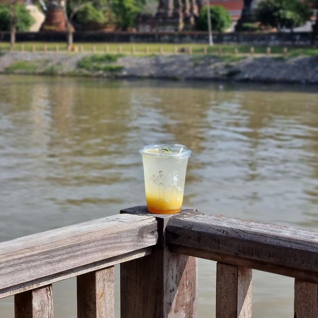 ศยามะ อยุธยา • คาเฟ่บ้านทรงไทย ติดริมแม่น้ำ  