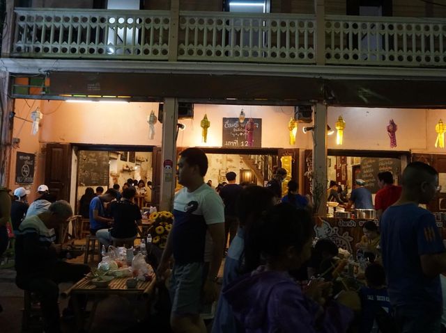 กาดกองต้า ถนนคนเดินลำปาง