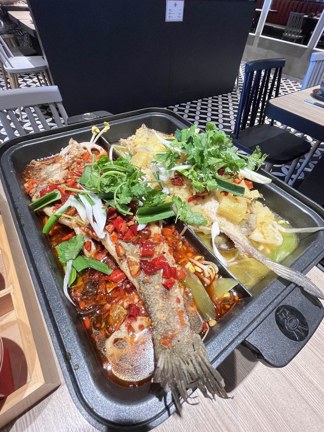 尖沙咀海景chill住食酸菜魚