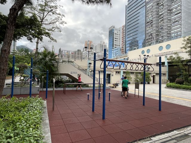 彩虹道三大設施：羽毛球中心+體育館+遊樂場集於一身