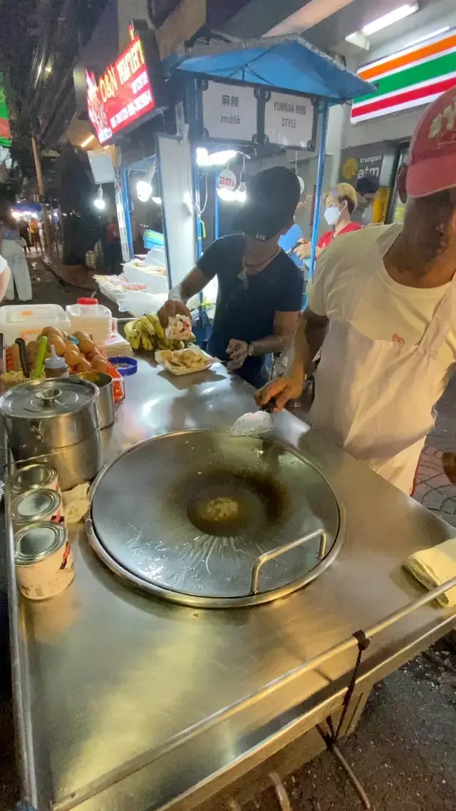 「泰國街頭必嚐：香蕉班戟，朱古力煉奶加持」