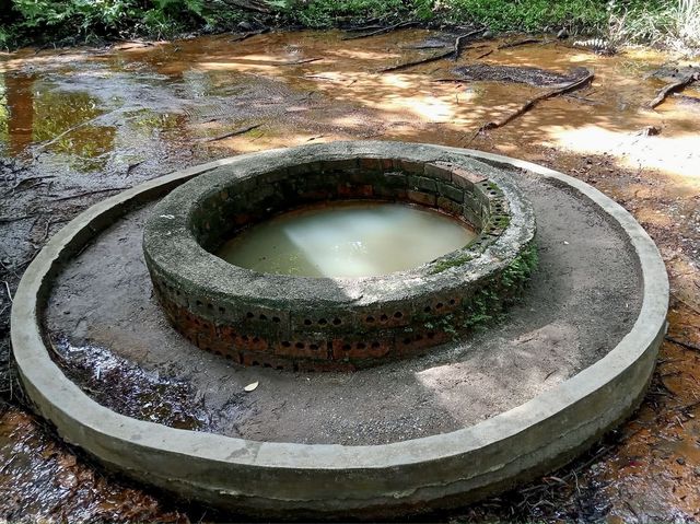 โบราณสถานบ่อเจ็ดลูก