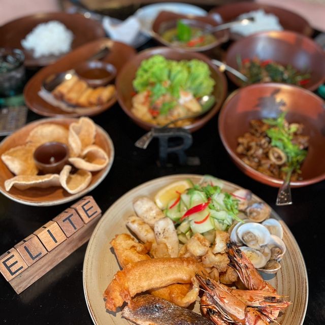 เดินเล่น หาดไม้ขาว ภูเก็ต