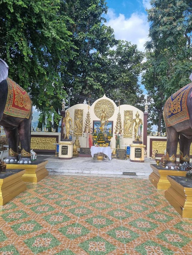 วัดพระธาตุดอยคำ