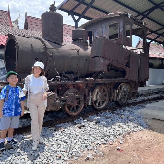 สถานีรถไฟบ้านแหลม #รถไฟไทย 