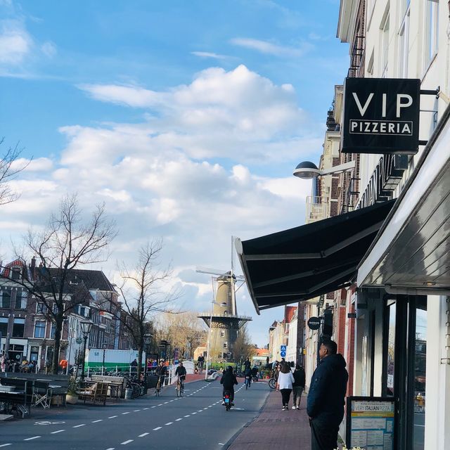 荷蘭🇳🇱萊頓市中心河岸景色🚤🛶
