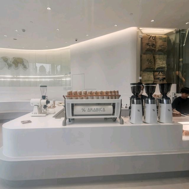 จิบกาแฟชื่อดังที่คาเฟ่%ARABICA ศูนย์สิริกิติ์