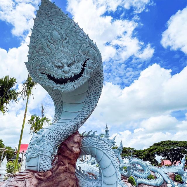 วัดไตรสามัคคี (เกาะนาคเมืองบาดาล)