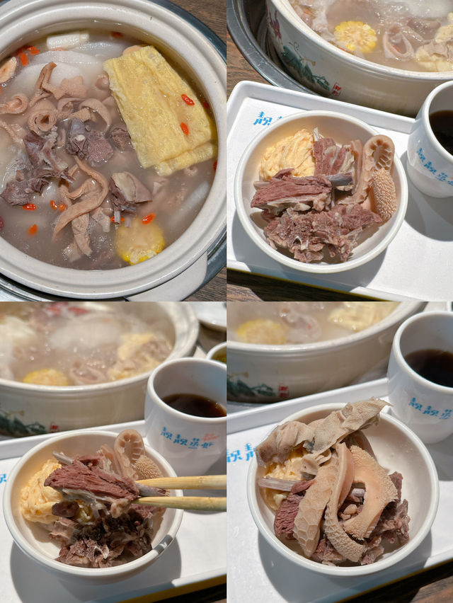 「毛記海南東山羊x靚靚」，主打新鮮不隔夜即切羊肉，重點係用炭爐火鍋，羊肉湯底更熬足6個鐘，夠晒暖笠笠🔥🔥