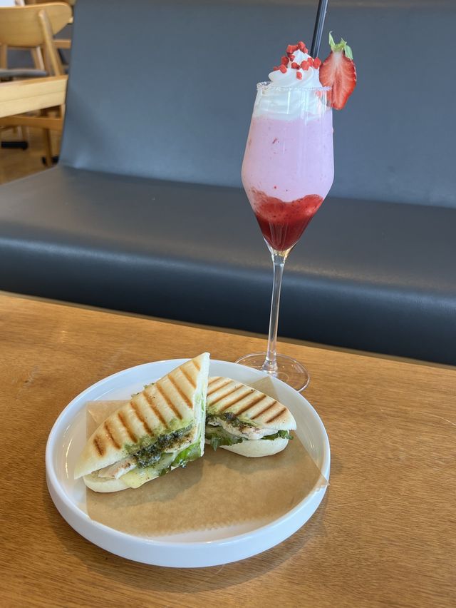【福岡カフェ】ベーカリーもオープンしたランチもスイーツも軽食も楽しめるカフェ
