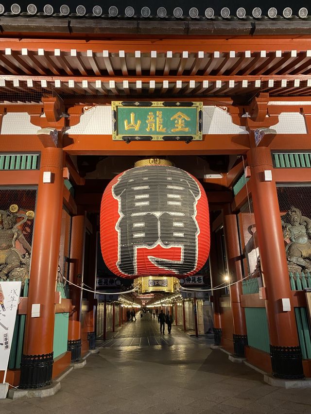 日本で最も古い商店街の一つ浅草仲見世商店街
