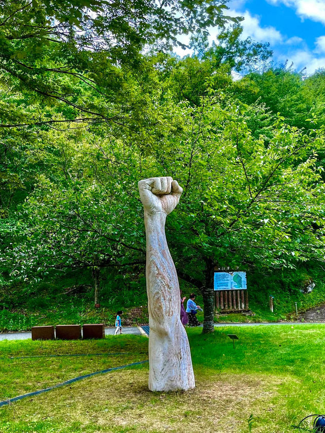 【兵庫】「最後の晩餐」ならぬ「最後の午餐」緑と彫刻の広大なART空間