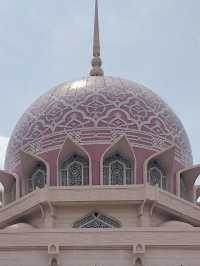 Putra Mosque มัสยิดสีชมพูชื่อดังในประเทศมาเลเซีย