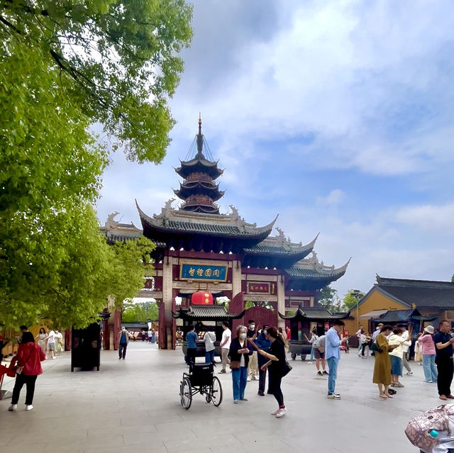 🙏🏰 Discover Serenity at Longhua Temple! 🌸🕉️