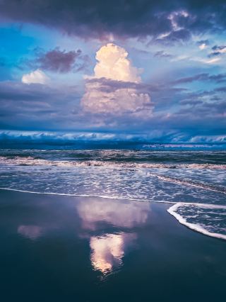 [Bangladesh] I encountered a spectacular cloud that looked like it could be home to Laputa