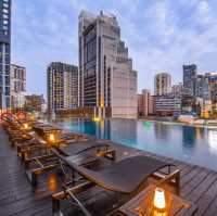 โรงแรมหรูวิวดาดฟ้าชมแสงสีเมืองกรุง