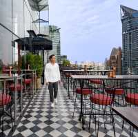โรงแรมหรูวิวดาดฟ้าชมแสงสีเมืองกรุง