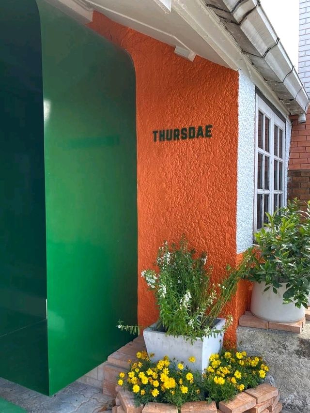 THURSDAE คาเฟ่ชาใต้ ย่านถนนสนามบิน - เชียงใหม่