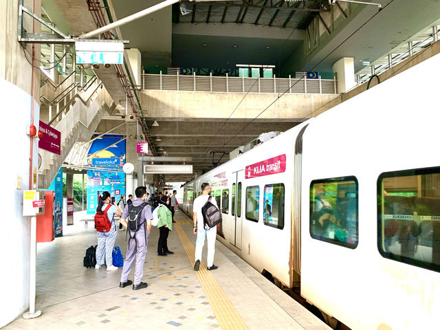 マレーシア　プトラジャヤ観光　空港までの移動はKLIA transitが早くて便利！