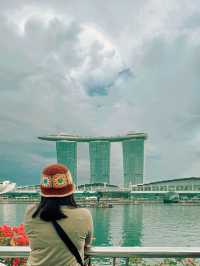 Singapore: Futuristic Architecture meets Lush Greenery