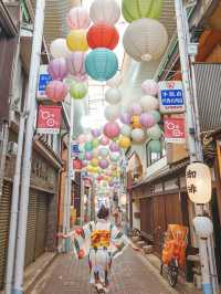 【京都】カラフルな提灯が可愛いレトロな商店街