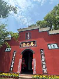 宏偉的樂山大佛及景區