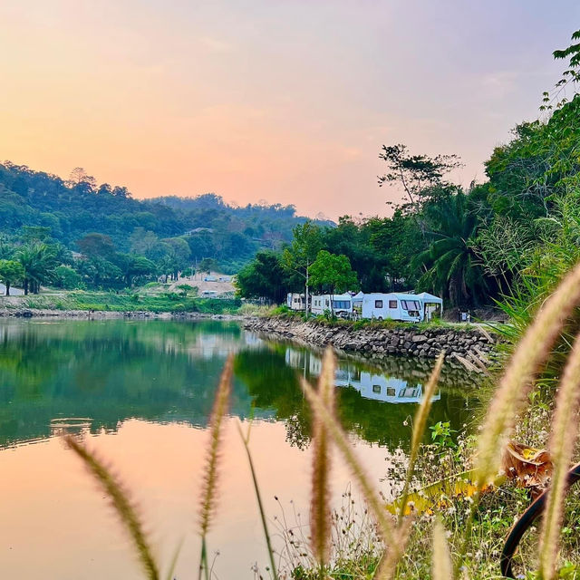 เบื่อนอนบ้าน มานอนรถบ้าน ที่ สวนละไม ระยอง