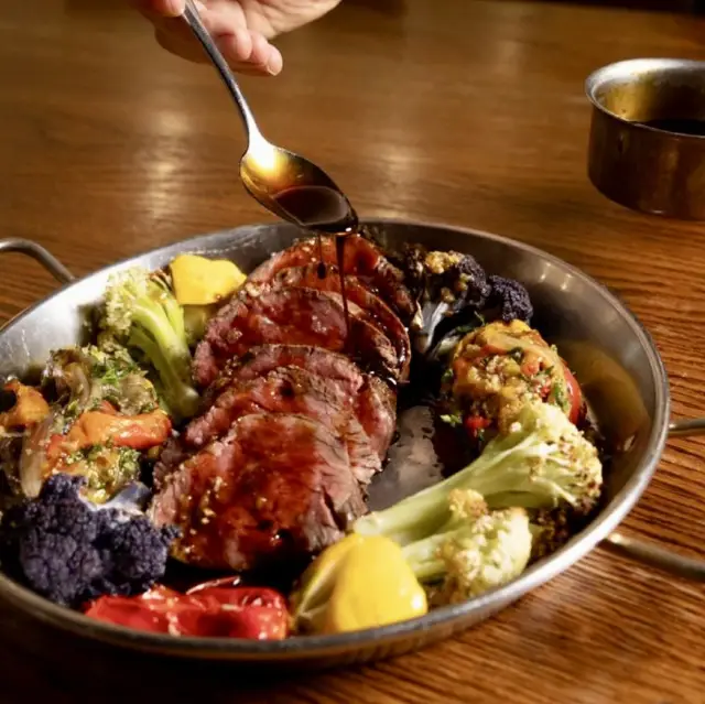 Moda Steaks. Tapas. Seasons