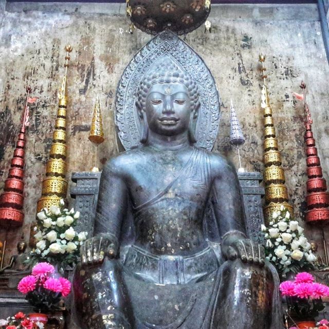 พระพุทธรูปทรงเครื่องสมัยอยุธยาที่มีขนาดใหญ่ที่สุด