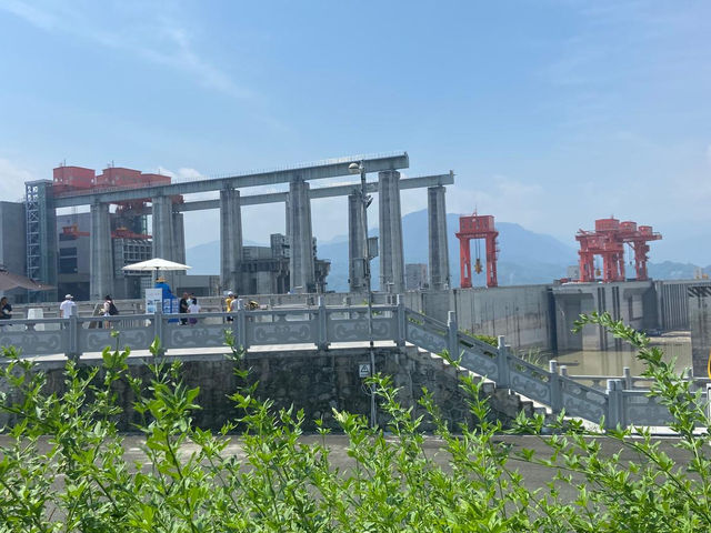 【湖北行程建議】宜昌長江三峽大壩遊:葛洲壩船閘、大壩觀景、三峽人家,夠你玩一整天,一次滿足三個願望‼️ 【湖北行程建議】宜昌長江三峽大壩遊:葛洲壩船閘、大壩觀景、三峽人家,夠你玩一整天,一次滿足三個願望‼️