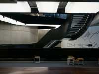 【イタリア・ローマ】黒い階段に導かれて巡るローマ・イタリア初の国立現代美術館MAXXI