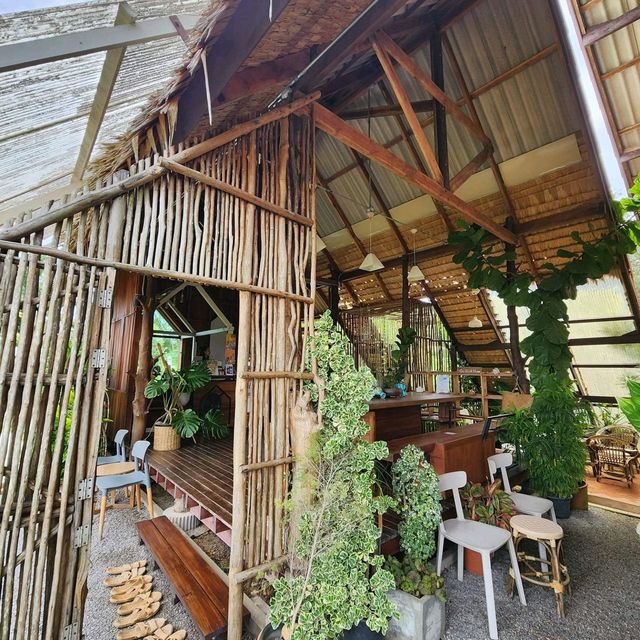 คาเฟ่แบบสโลว์บาร์ Go Back Home