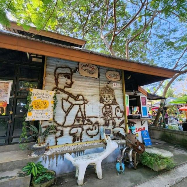 ตลาดฉำฉา : กาดชุมชนโหล่งฮิมคาว สันกำแพง เชียงใหม่