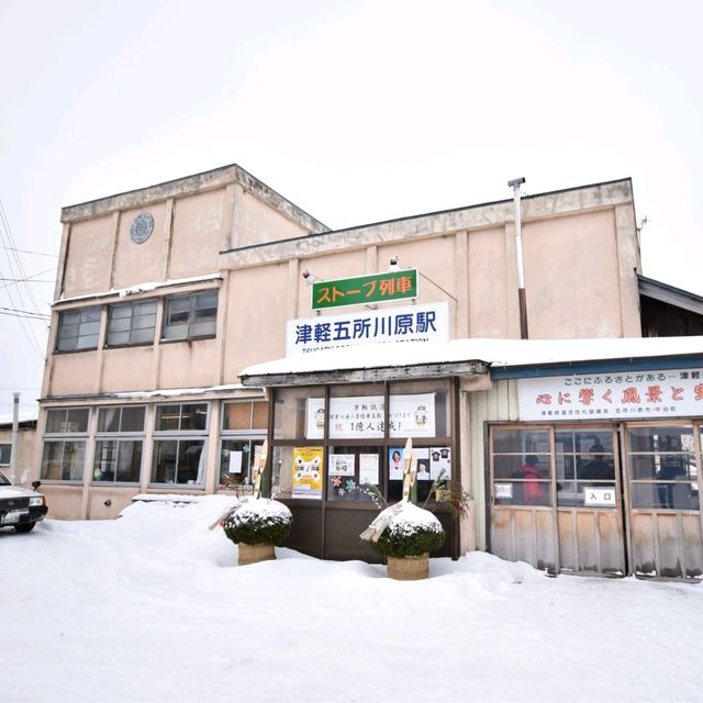青森景點|搭冬季限定津輕鐵道暖爐列車（ストープ列車）到東北賞雪