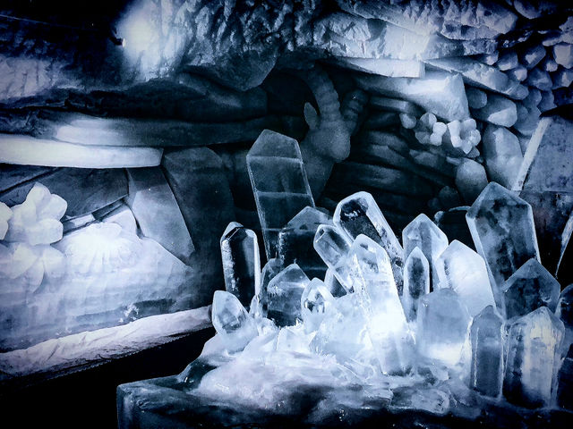 【スイス】ツェルマットの幻想的な氷河の洞窟❄️