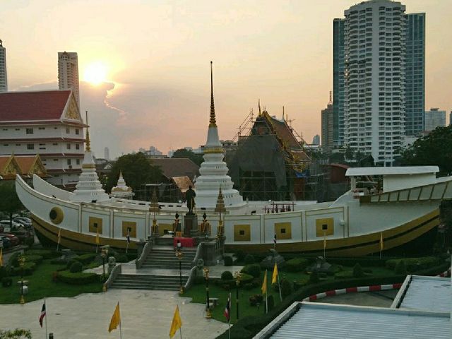 ชม..เรือสำเภาพระเจดีย์ วัดยานนาวา