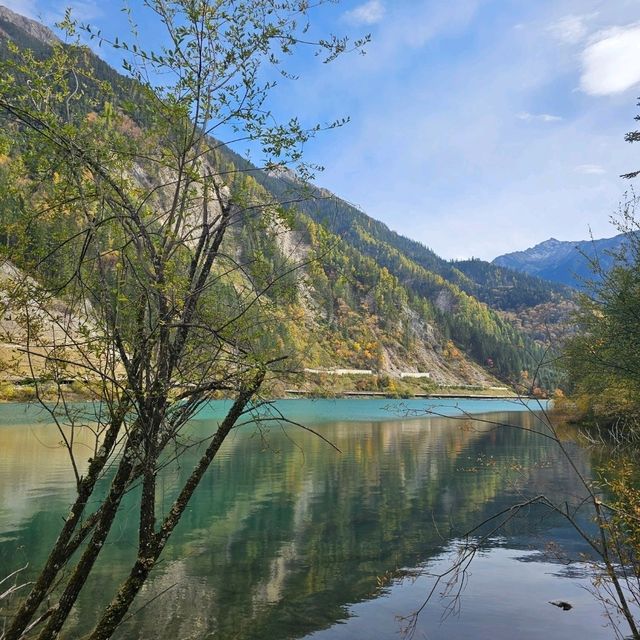 จิ่วจ้ายโกว (Jiuzhai Valley National Park)
