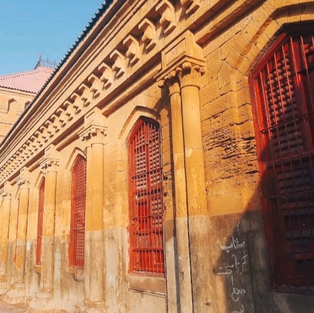EXPERIENCING THE EMPRESS MARKET.