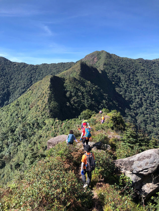 Trekking Ta Xua - top 13th highest moutain in Vietnam