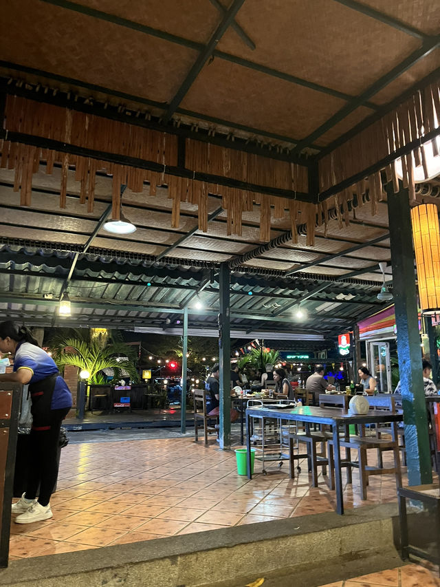 【タイ･プーケット🇹🇭】600円台で絶品シーフードが食べられる！？安く食べるならここのローカル店！