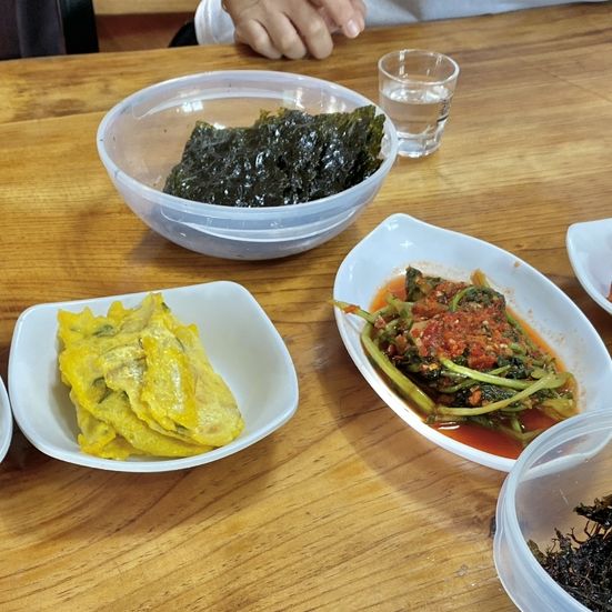 고즈넉한 삽시도의 아담한 추천 식당 - 윗마을 펜션 식당