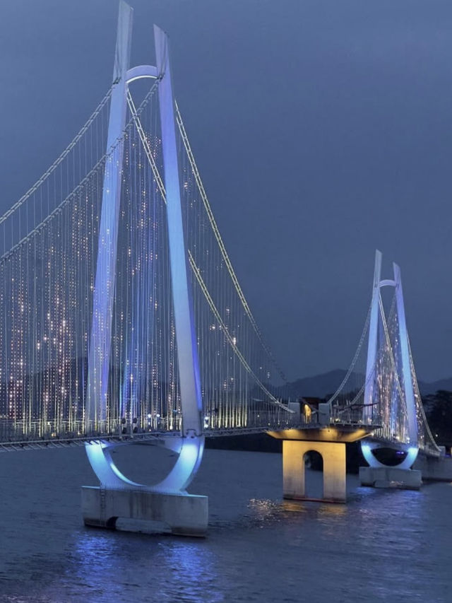 🌉 낮과 밤의 감성적인 현수교 풍경을 보며 ✨데이트하기 좋은 야외데이트명소✨
