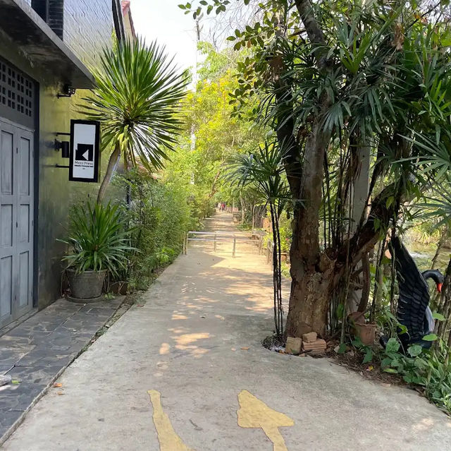 🛖คาเฟ่สไตล์โฮมมี่ “Bualuang Studio Coffee&Arts"